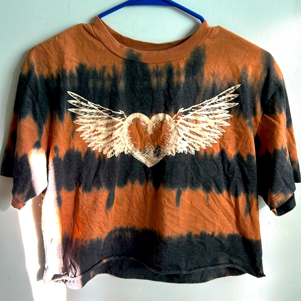 A cute black and orangee design small 4-6